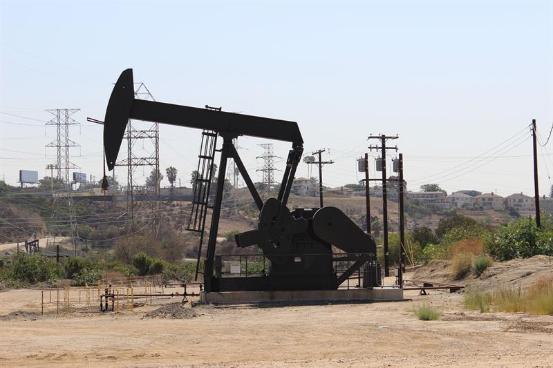  Texas olie opent met een sterke stijging van 1,31% naar $ 55,86