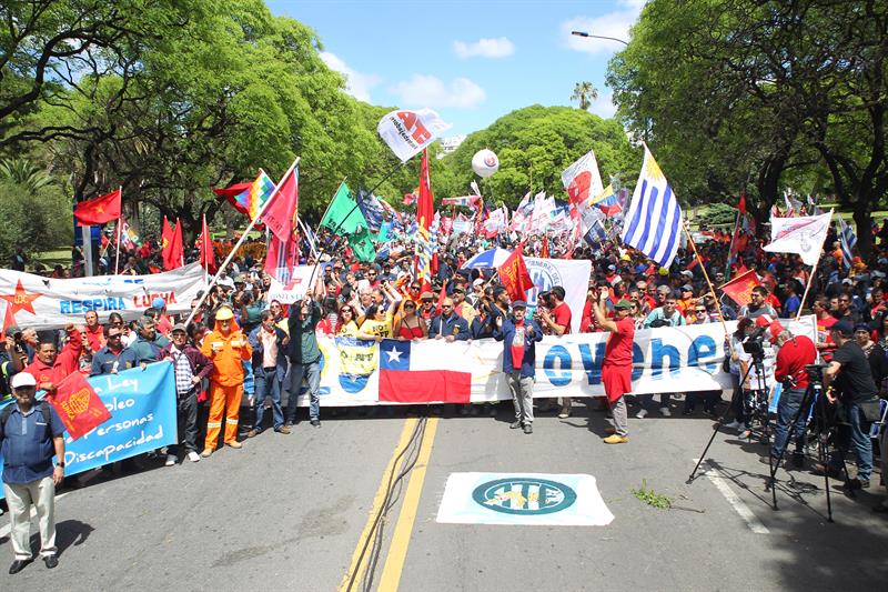  Duizenden vakbondsmensen uit A.Latina marcheren in Uruguay tegen neoliberalisme