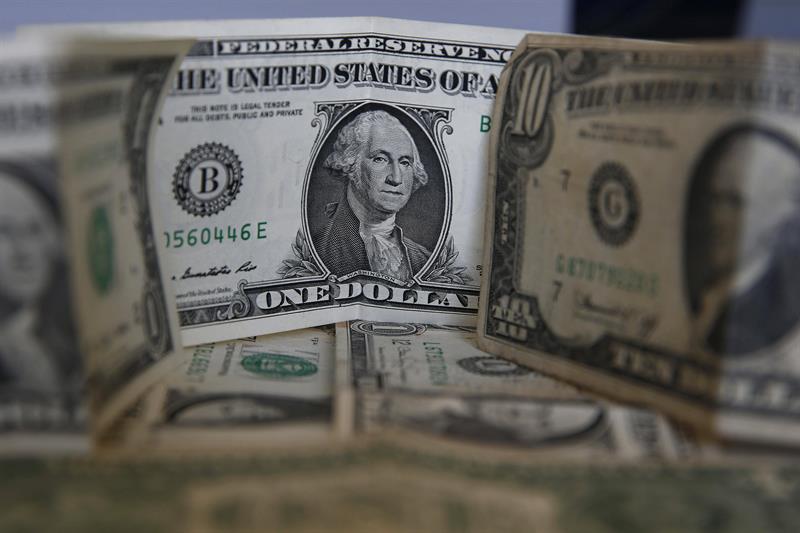  De dollar stijgt ten opzichte van de euro en eindigt gemengd met andere valuta's