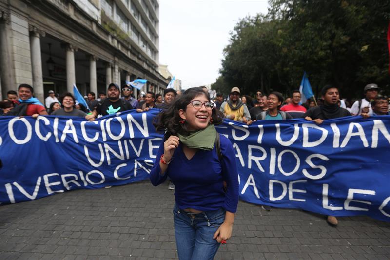  Burgerlijke groepen roepen protesten tegen de regering en de afgevaardigden van Guatemala
