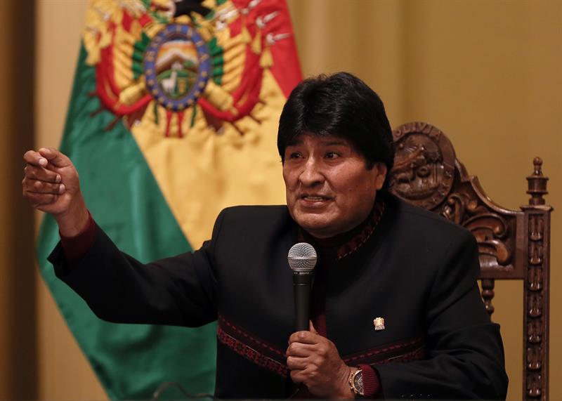  Evo Morales viert dat de rechtbank de nieuwe cocawet constitutioneel verklaart