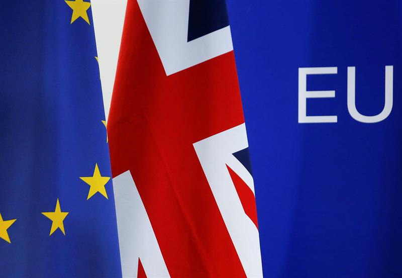  Brussel en Londen hervatten onderhandelingen waarbij ze vervreemd blijven
