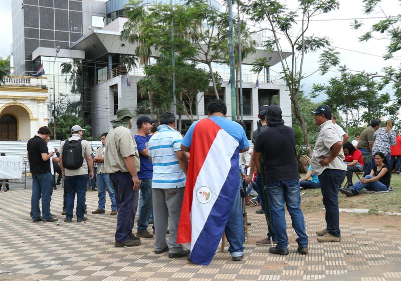  De elektriciteitsunie van de Paraguayaanse staat ziet de kosten van de personeelstoename "opgeblazen"