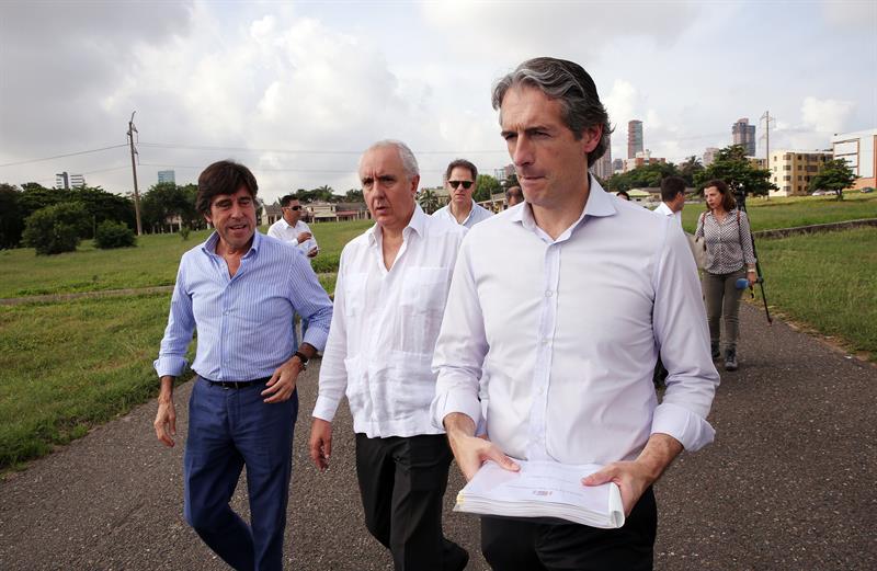  De Spaanse minister van Ontwikkeling benadrukt de prioriteit van Colombia in infrastructuur