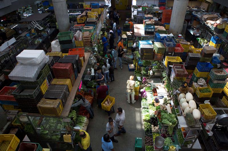  Inspectie dwingt handelaren om de prijzen in de Venezolaanse markt met 30% te verlagen