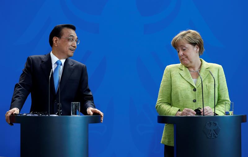  Chinese premier pleit voor meer Duitse investeringen in een gesprek met Merkel